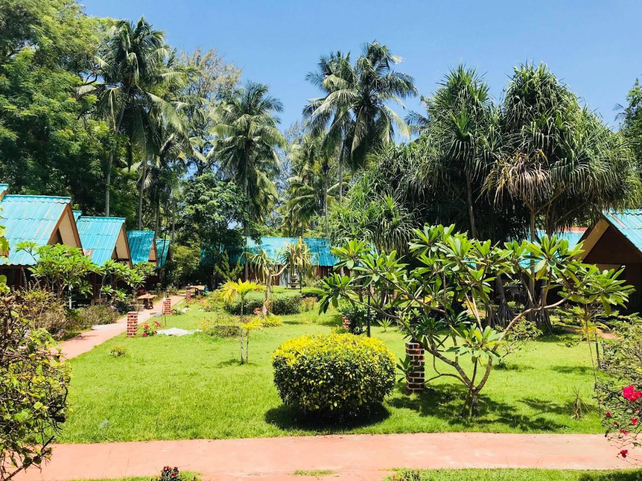 Sayang Beach Resort Koh Lanta Exterior photo